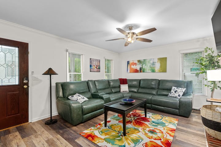 The Charming Retreat At At Cascade On The Creek - Greensboro, NC