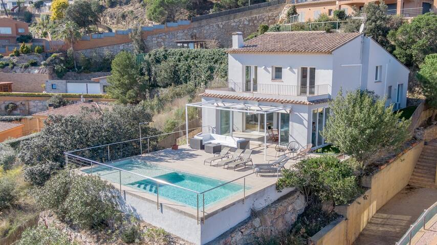 Pura Vida – Villa 4 bedrooms AC, seaviews & pool gallery image 2