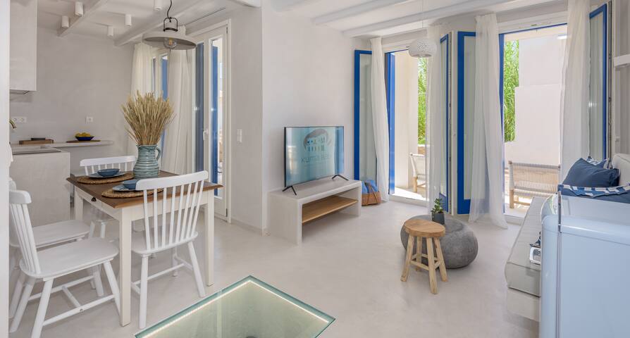 KLIMA BAY Beachfront Boutique Houses (Blue)