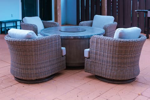 Luxurious Open Concept Space With Amazing Patio