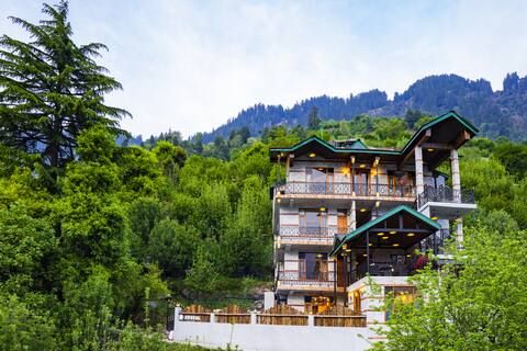 Zostel Manali (Vashisht)| DLX Quad Room with Attic