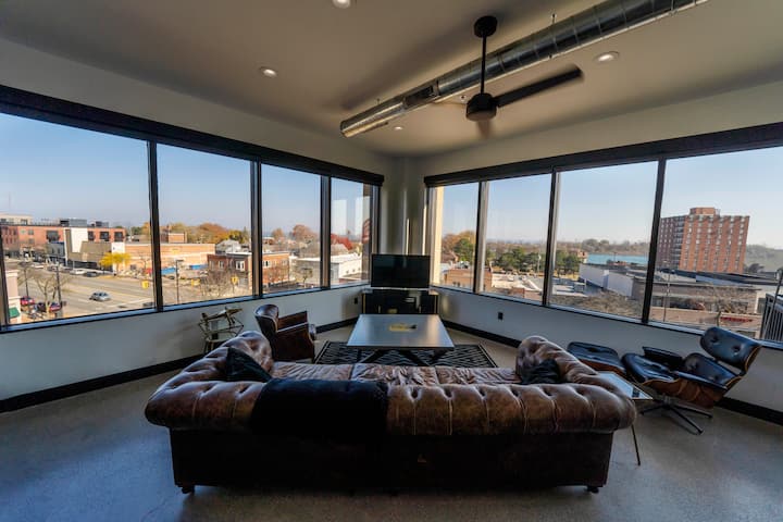Luxury loft in the heart of Downtown Wyandotte