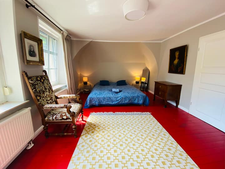 1º andar , quarto, cama de casal king size