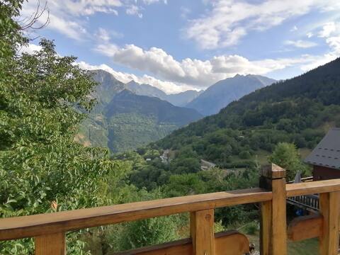 Chalet with a breathtaking view in Oisans