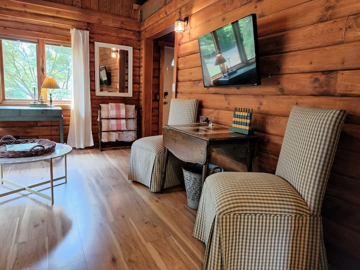 Greenville Log Cabin • Near Downtown & Trail - Greenville, SC