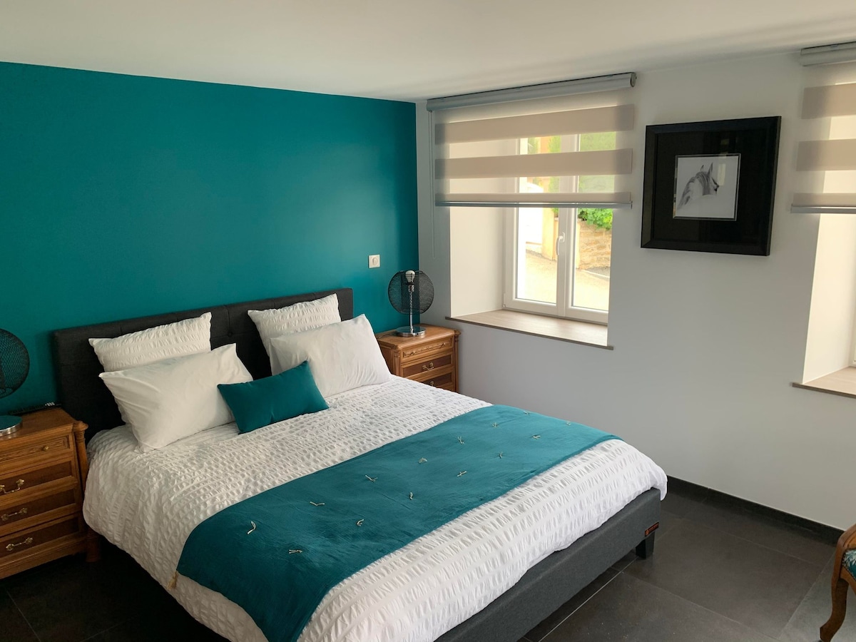 Top Airbnb: L'Atelier: cozy modern 4 bedrooms 3 bathrooms terrace à Diocèse De Belfort Montbéliard