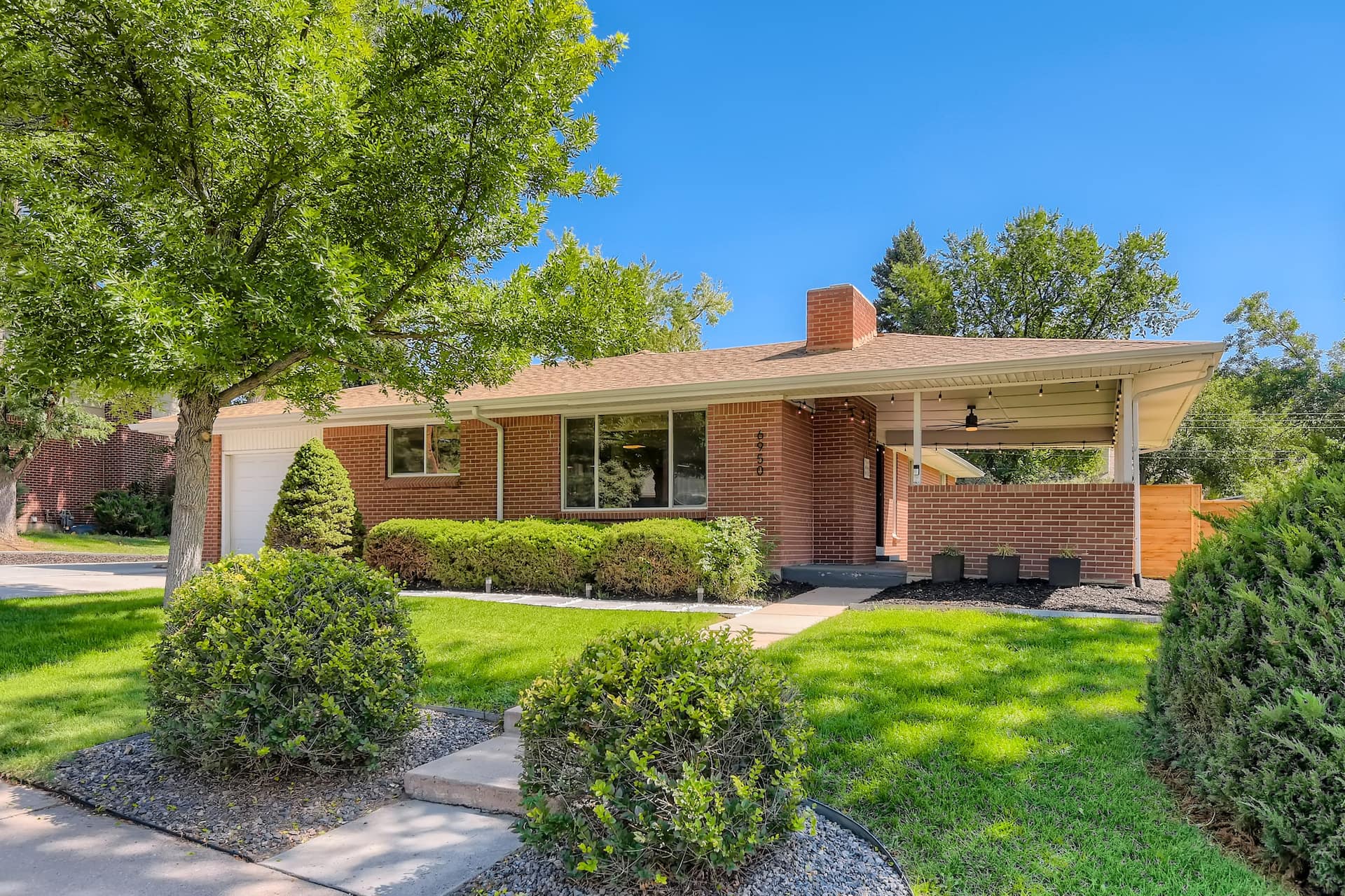5BR - Walk to Dining, Light Rail & Fiddlers Green