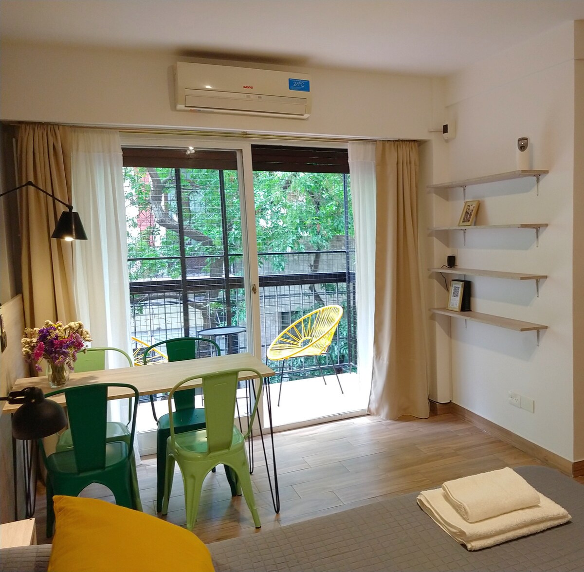 Top Airbnb: Modern and Cheerful, centrally located Airbnb. in Balvanera