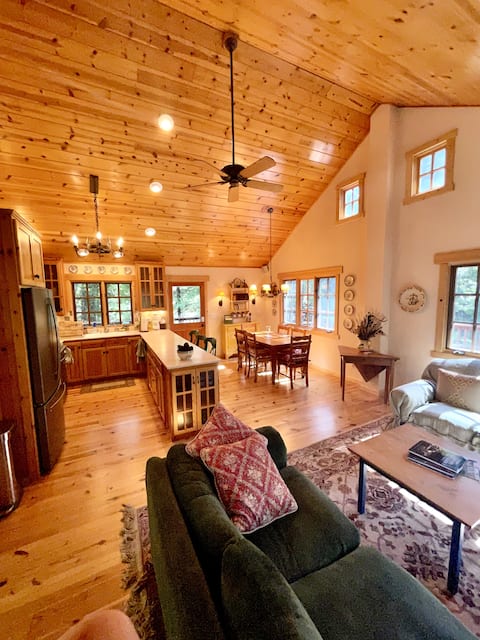 Top Airbnb: Walk Everywhere from this Twain Harte Cabin in Twain Harte