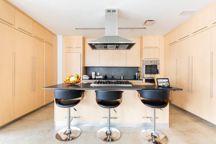 Your home in Manhattan – Midtown West gallery image 3