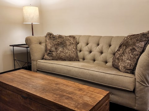 Top performing Airbnb: Gorgeous Tastefully Renovated Loft Near Downtown in Bristol