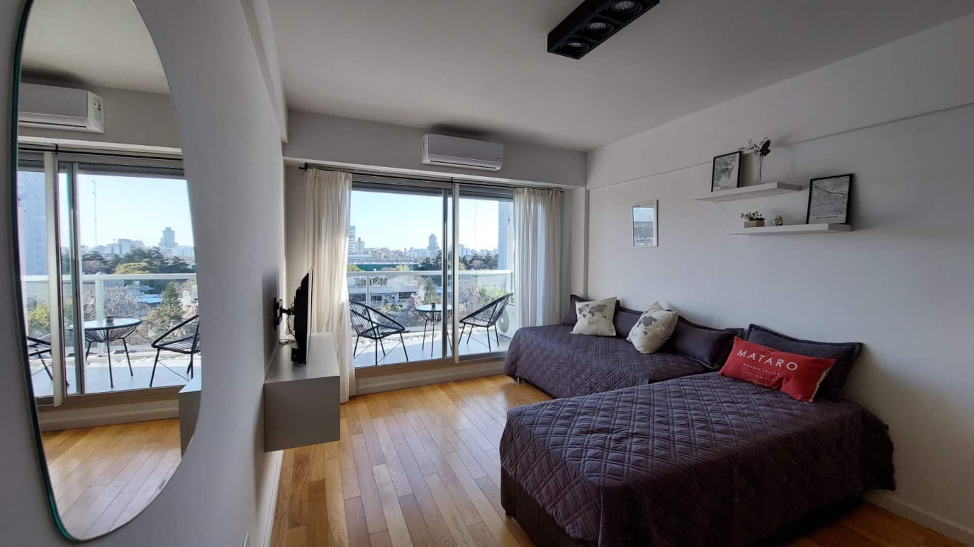 Modern furnished one-bedroom apartment with pool in Palermo
