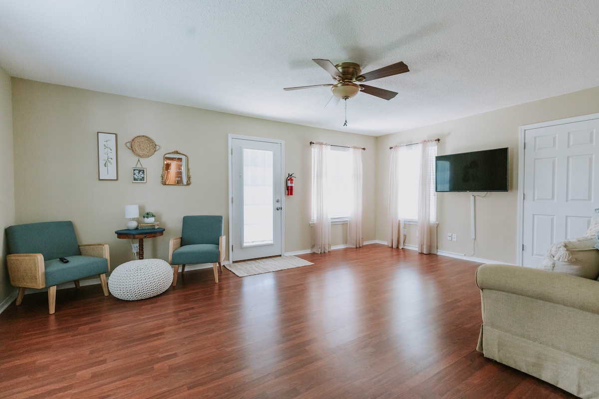 Family room with Queen size sofa bed
