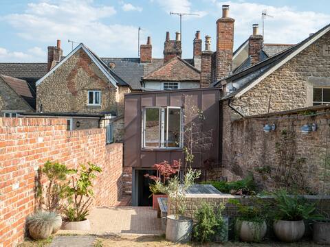 Stylish 4-bedroom townhouse in the heart of Bruton