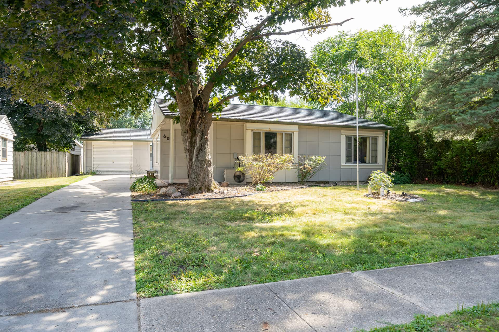 Historic Lustron Home near Indianola Square