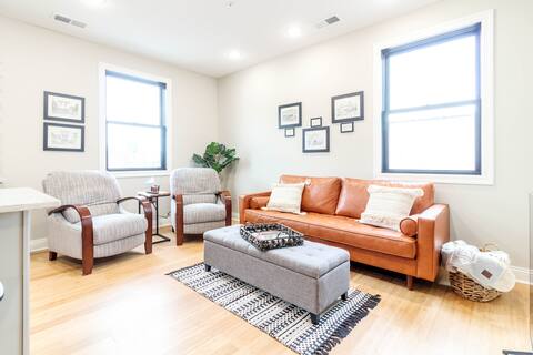 The Dog House!
Downtown Burg 2 bedrooms