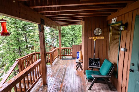 The Aspens - w/ Fireplace, Loft & Deck - Sleeps 6