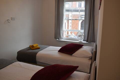 Camri -Adorable bedroom in the heart of Denbigh