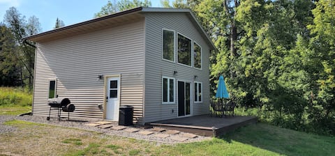 Beautiful Lakeside Grand Cabin on Blue Moon Resort