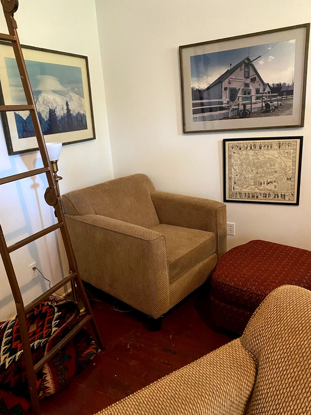 Მისაღები ოთახი - სუპერ კომფორტული სკამი!