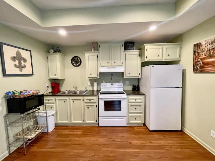 Lovely 1 bedroom 1 bath duplex near casinos/I10 Apartments for Rent