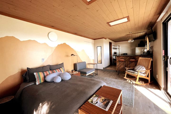 Tranquil Mid Century Studio with Deck and Views!