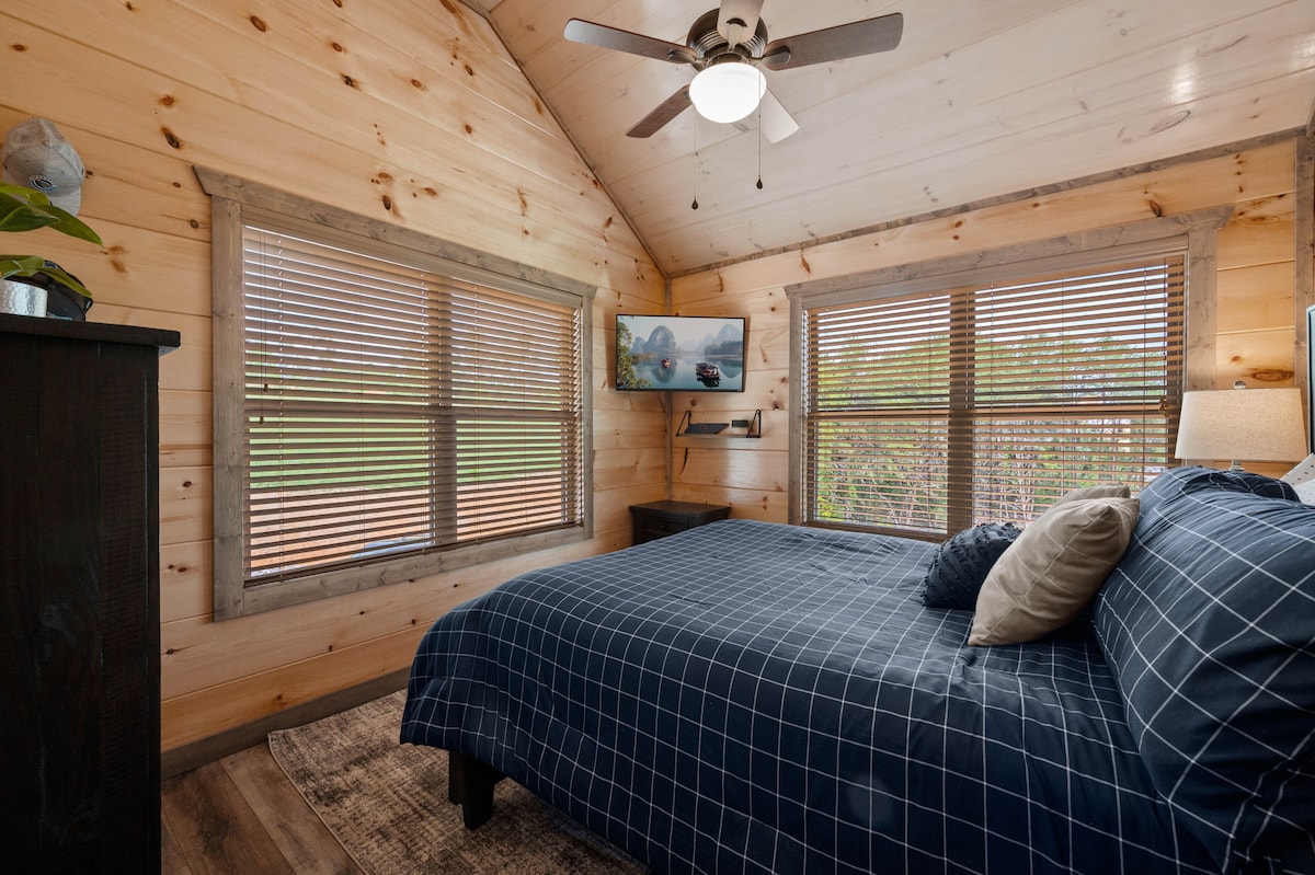 غرفة نوم "كرة القدم" في الطابق الثاني | سرير بحجم كبير | تلفزيون ذكي