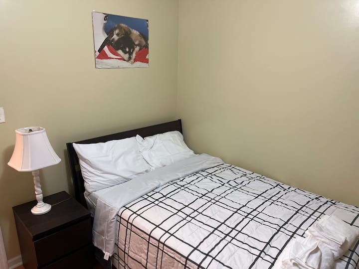 Cozy RM 202 15min to Airport Penn station, DT Nwk. Houses for Rent in