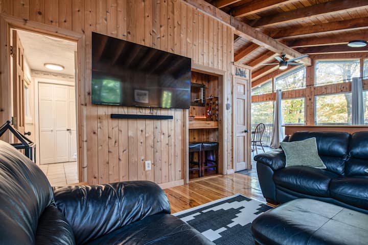 Cabin | Chalet | Mt Snow | Hot Tub & Pool Access - Wilmington, VT
