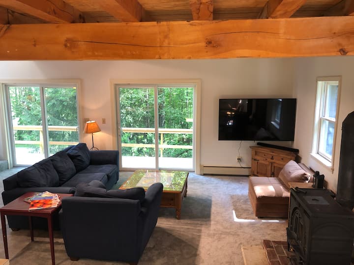 Plush Vermont Ski + Summer Chalet In A Great Spot - ジャマイカ, VT