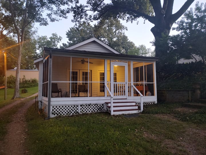 Cliff Crest Cottage Cottages for Rent in Natchez, Mississippi, United