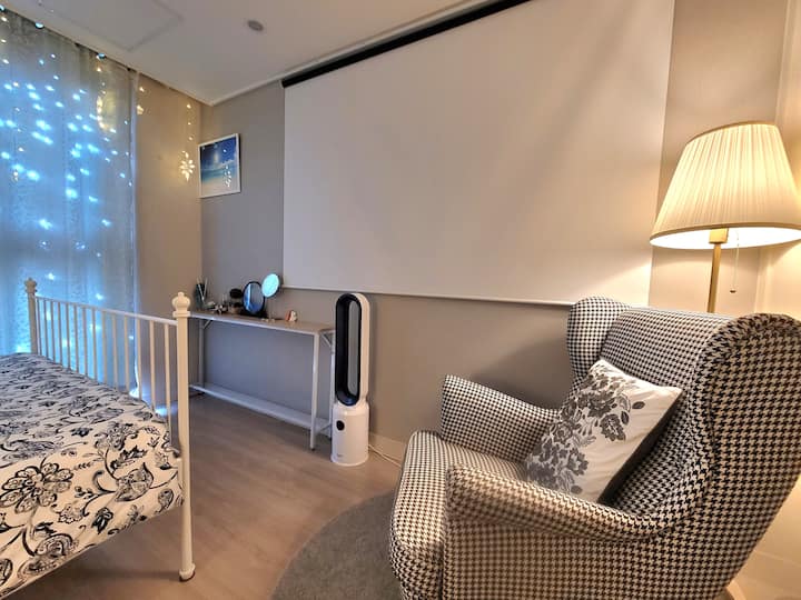 "Maison" Lake Park View/Misa Station 2 minutes/Netflix, Disney Free/120-inch Large Screen/Wing Chair/Clean Room