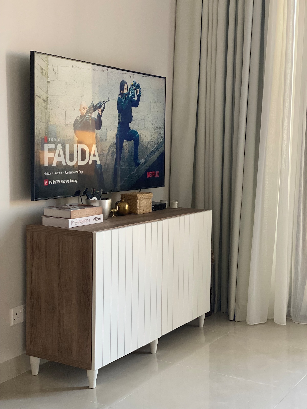 Смарт телевизор с Netflix и телевизионни канали 