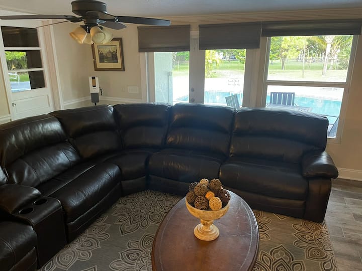 Cozy 4-bedroom Home With Pool - Juno Beach, FL