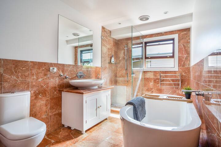 Panoramic Treetop View |Mini Golf| 5 Car Park gallery image 5