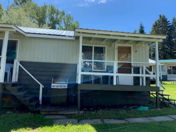 White Sands Shuswap Lakefront Cottage 12 Cottages for Rent in