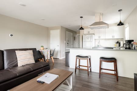 Style and location. Full Kitchen/Laundry/Parking!