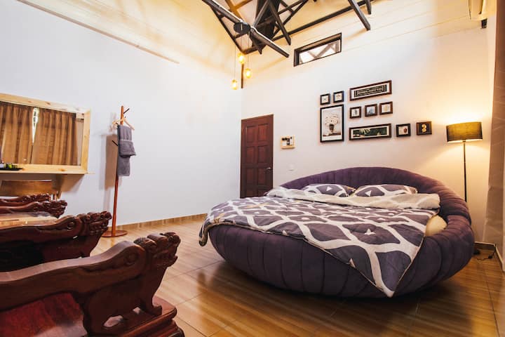 Dormitorio 1 (planta baja): cama tamaño king estilo tatami