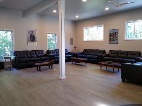 12 Bedroom, Sleeps 37, Heated Pool, 3 min. to CDP.
