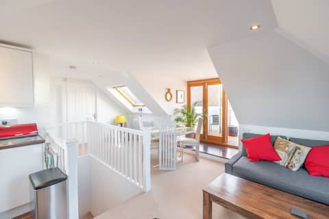 Popular Airbnb listing: Edinburgh Sea View loft apartment in City Of Edinburgh