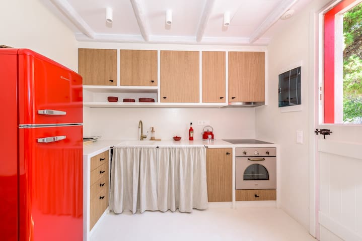 KLIMA BAY Beachfront Boutique Houses (Red)