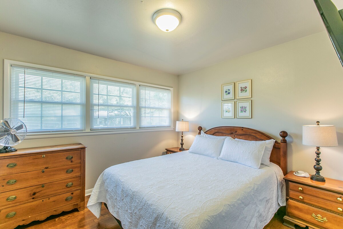 Брачен душек од мемориска пена
*Roku Smart TV
* Машина за откажување од бучава
