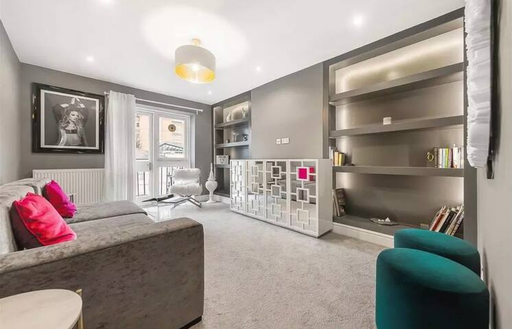 Best Location in London: 3-Bed Chelsea Home gallery image 3