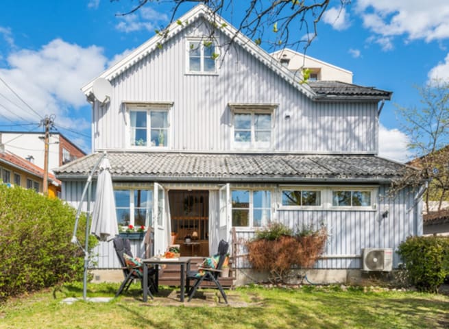 Moderne og koselig leilighet i sjarmerende strøk