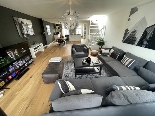 Beautifully large apartment in Amsterdam de Pijp. gallery image 2