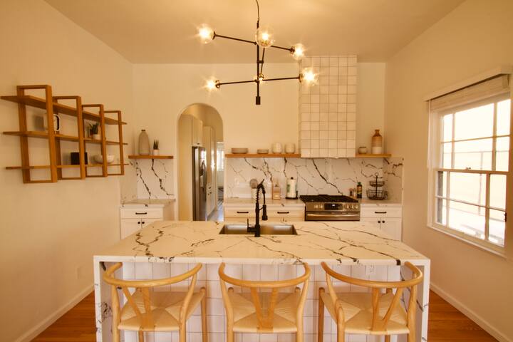 The Alba House in Pacific Beach gallery image 3