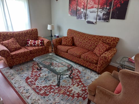 Top performing Airbnb: Niagara Falls Dream Family Retreat 3 BD 2 BA in Niagara Falls