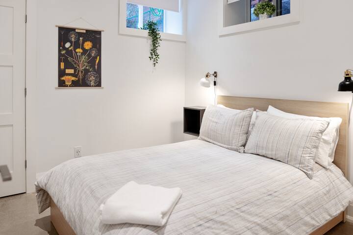 Lovely Gardens. Nearby top culture & nature. gallery image 5