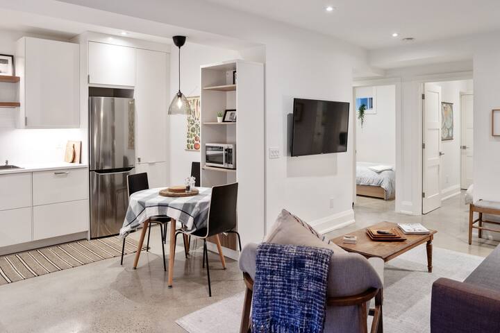 Lovely Gardens. Nearby top culture & nature. gallery image 2