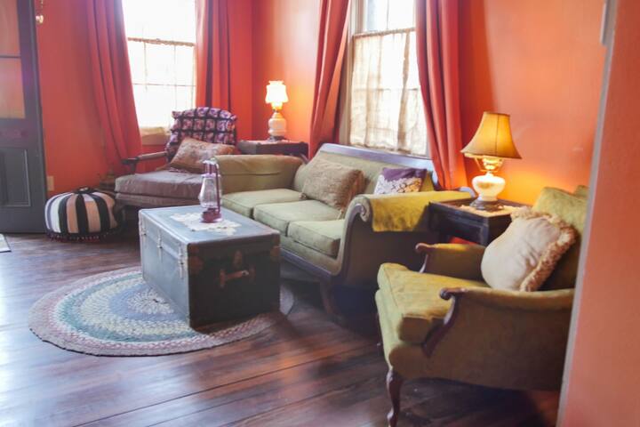 Charming Home Blocks to French Quarter with Pool! gallery image 5